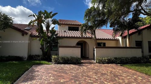 6644 181st Ter, Hialeah, FL 33015-4444