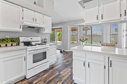 8869 Keim Dr, Glendale, AZ 85305-2448