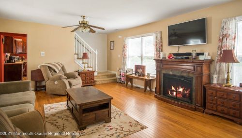 28 Bentley Ave, Trenton NJ  08619-3720 exterior