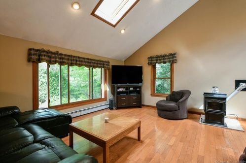 125 Bolton Center Rd, Manchester, CT 06043-7237