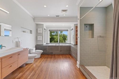 10 Bay View Ter, Newburgh NY  12550-6002 exterior