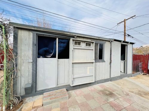 16842 Tracy St, Victorville CA  92395-3722 exterior