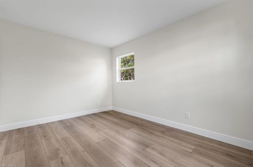 1075 Rordon Ave, Naples FL  34103-4570 exterior