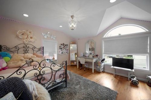 80 Friendly Rd, Mahopac NY  10541-1922 exterior