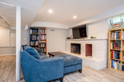 200 Mountain Rd, Hartford CT  06111-1509 exterior
