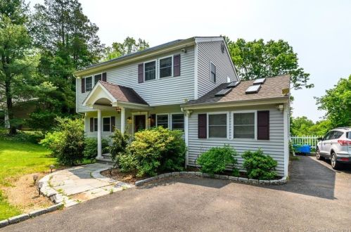 35 Ledgewood Dr, Norwalk CT  06850-1813 exterior