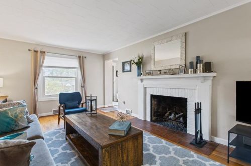 15 Patton Dr, Pittsburgh, PA 15241-1358
