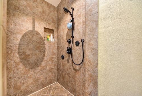 255 American River Canyon Dr, Folsom CA  95630-7142 exterior