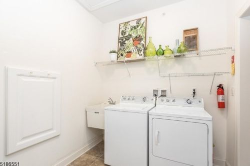 102 Quarry Dr, West Paterson NJ  07424-4255 exterior