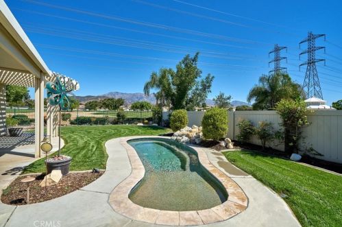 1594 Tanglewood Ct, Beaumont CA  92223-8540 exterior