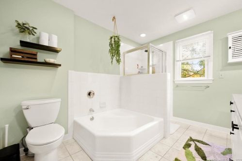 38 Hemlock Trl, Bridgeport CT  06611-3343 exterior