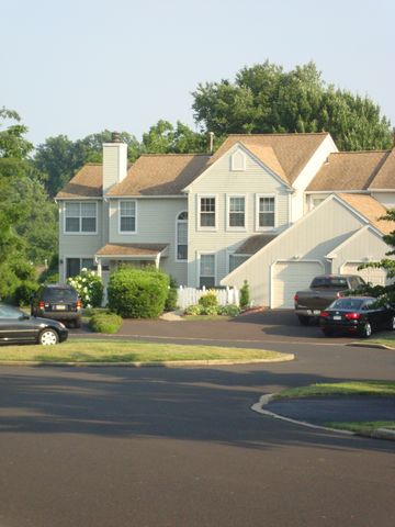 1714 Fredendall Cir, Southampton, PA 18966-4053