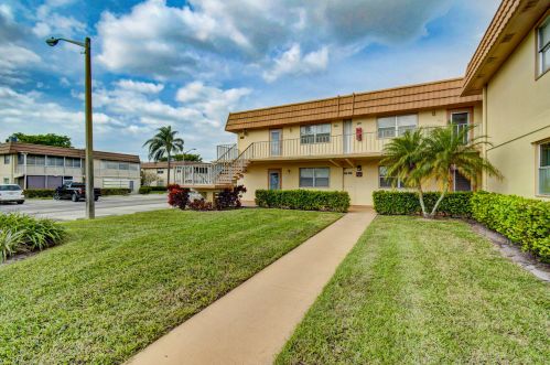 239 Saxony, Delray Beach FL  33446-1842 exterior