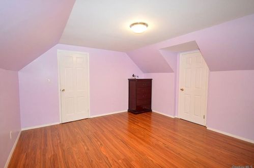 50 Aberdeen Rd, New Hyde Park NY  11040-2138 exterior