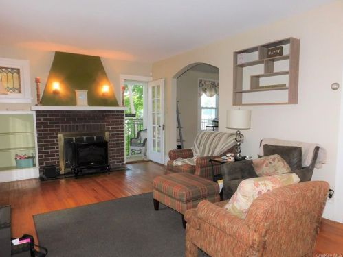 10 Lown Ct, Poughkeepsie, NY 12603-3322