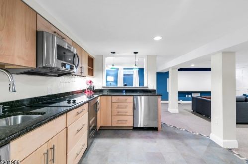 127 Hillside Ave, Bedminster NJ  07921-2516 exterior