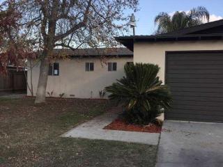 1208 Lowery St, Porterville, CA 93257-1111