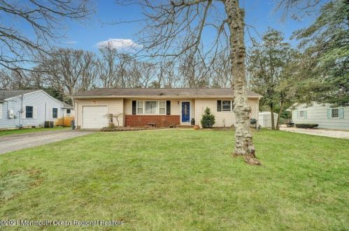 403 Sunrise Blvd, Lacey, NJ 08731-1937