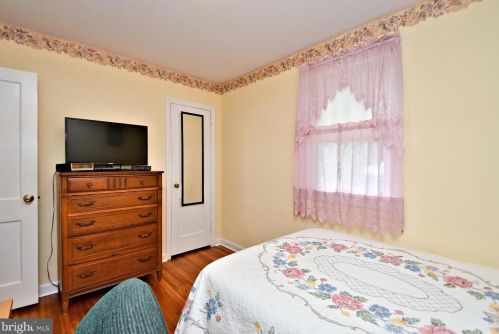 325 Lewis Rd, Limerick PA 19468-1510 exterior