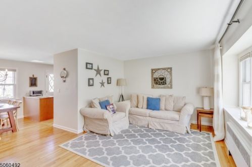 56 Lynwood Rd, Verona NJ  07044-1717 exterior