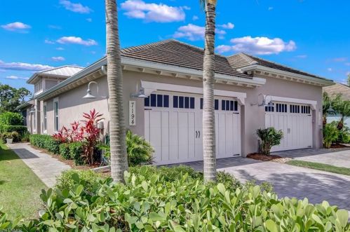 7194 Dominica Dr, Naples, FL 34113