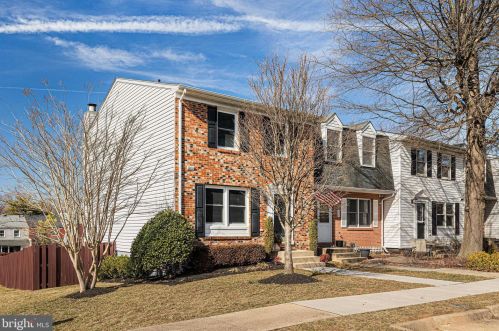 102 Nottoway St, Leesburg, VA 20175-4023