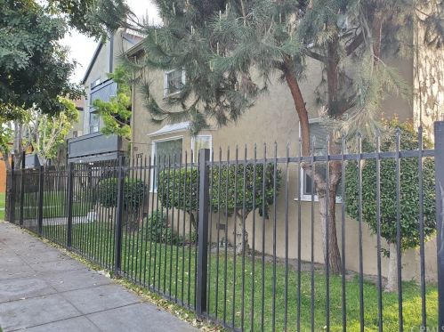 2237 Pine Ave, Long Beach, CA 90806-4323