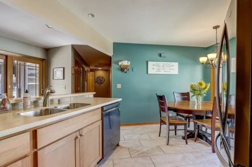 5237 20th St, Milwaukee WI 53233-2548 exterior