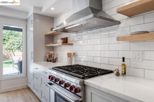 550 25th St, Oakland CA  94606-3336 exterior