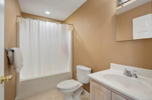 47 Washington Ave, Crotonville NY  10562-5520 exterior