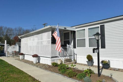10 Blueberry Ln, Terryville, CT 06786-4604