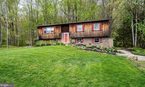 22 Crow Hill Rd, Dale, PA 19504-8855