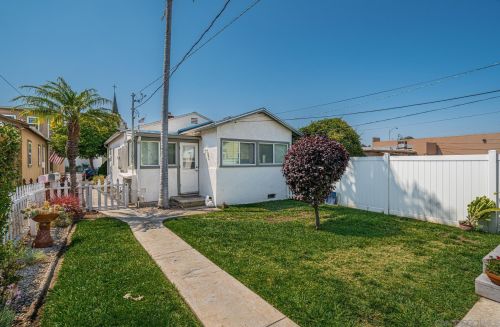 8816 La Mesa Blvd, La Mesa CA 91942-5406 exterior