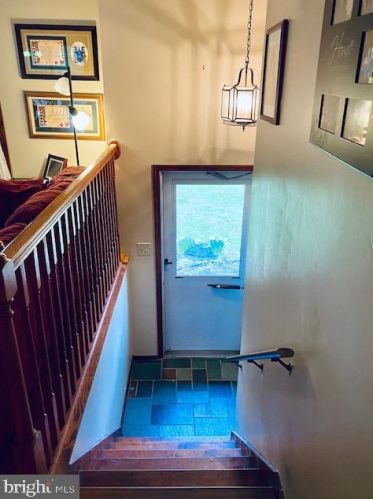 155 Pin Oak Ln, Tannersville, PA 18372-7793