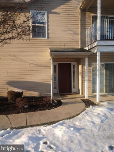 120 Cardinal Ln, Hummelstown, PA 17036-8755