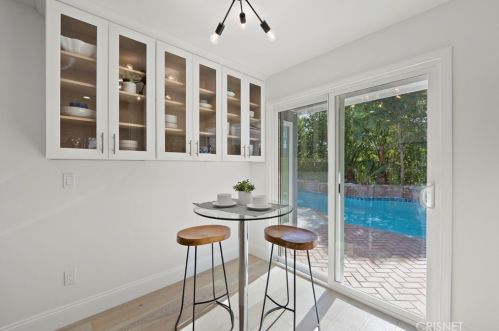 24370 Mornington Dr, Santa Clarita CA  91355-2037 exterior