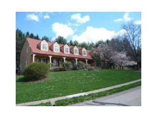 203 Chaucer Ct, Sewickley, PA 15143-8727