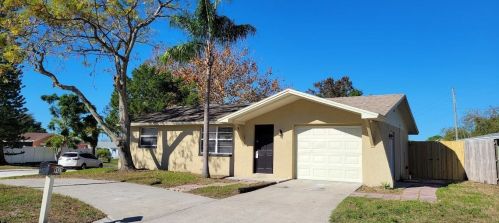 9131 Crabtree Ln, Port Richey, FL 34668-4805