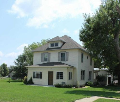 712 Maple St, School Creek, NE 68979-2012