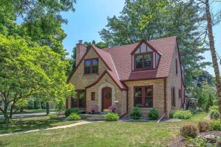 9505 Harding Blvd, Milwaukee, WI 53226-1734