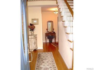 24 Jennings Rd, White Plains NY  10605-4303 exterior