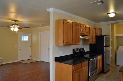 3111 13th St, Austin, TX 78702-2505