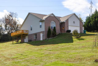 3013 Willow Pond Dr, Maryville, TN 37803-5001
