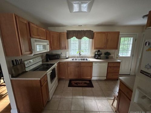 32 Parker Ave, Norwich, CT 06351-1818