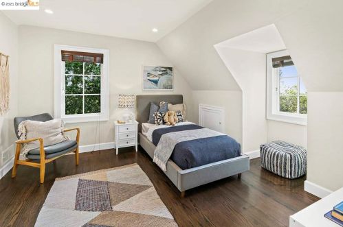 5828 Heron Dr, Oakland CA  94618-2628 exterior