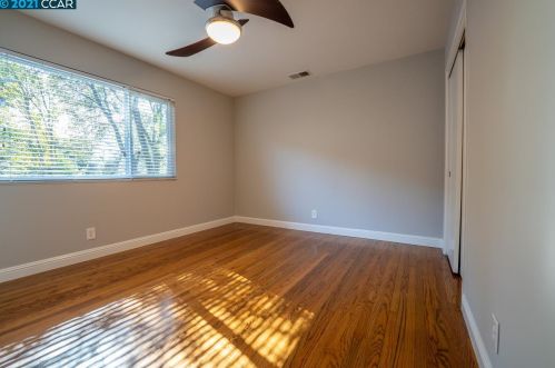 3301 Glenly Rd, Oakland CA  94605-4115 exterior