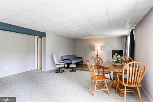 1046 Country Hill Dr, Harrisburg PA  17111-4655 exterior