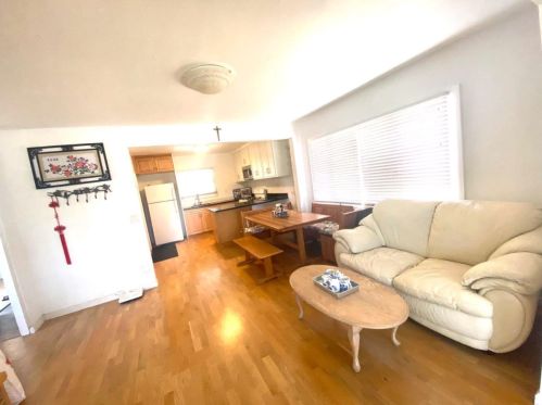 245 L St, Bakersfield, CA 93304-3043