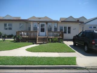 107 7th Ave, Wildwood Crest, NJ 08260-5831