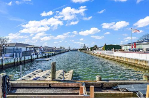 110 Schooner Ln, Copiague NY  11726-5311 exterior